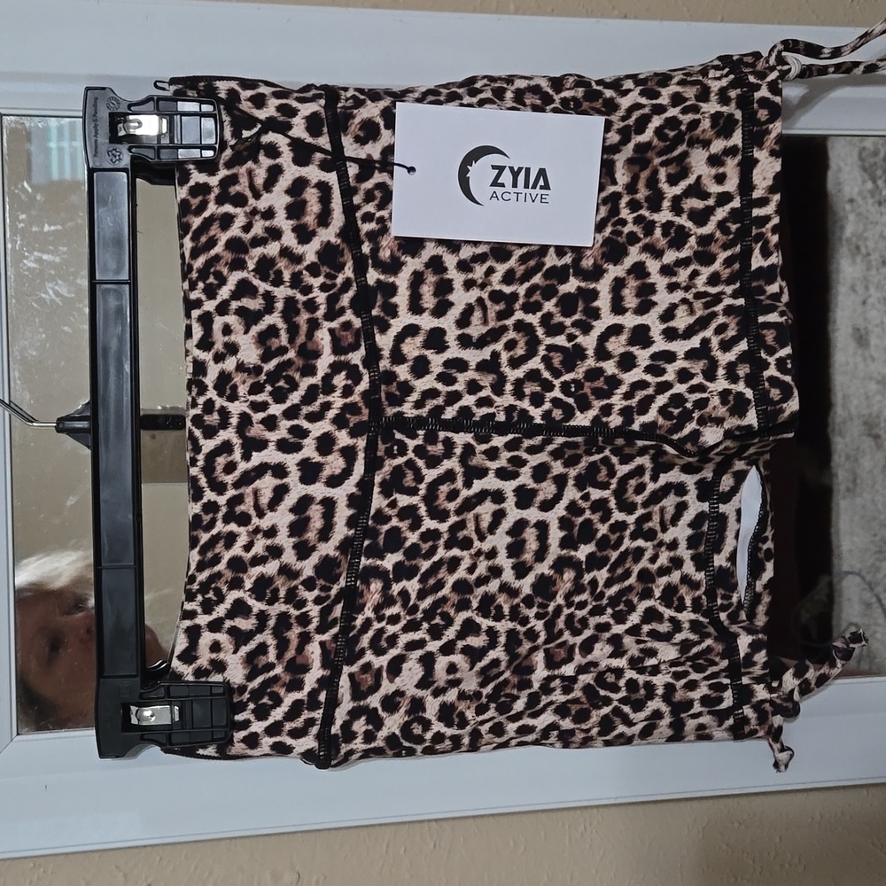 NWT & bag Zyia Leopard Brilliant Dpuble Scrunchy Shorts